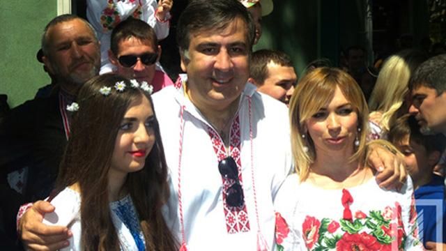 Фото дня: Михеїл Саакашвілі у Одесі прийшов на Марш у вишиванці Фото дня: Михеїл Саакашвілі у Одесі прийшов на Марш у вишиванці