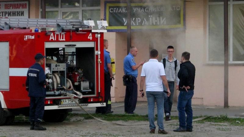 У Києві зловмисники підпалили офіс волонтерів