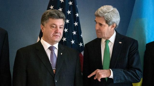 Порошенко обговорив з Керрі ситуацію у Широкиному Порошенко обговорив з Керрі ситуацію у Широкиному