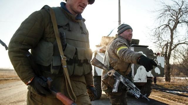 Луганская область в огне: Ранены трое военных