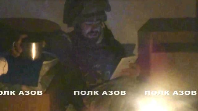 Под громкие обстрелы гаубиц "Азов" читает Чехова