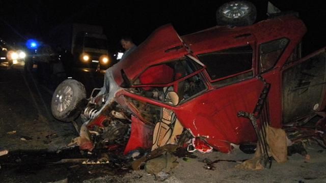 Жахлива ДТП на Хмельниччині забрала життя трьох осіб Жахлива ДТП на Хмельниччині забрала життя трьох осіб