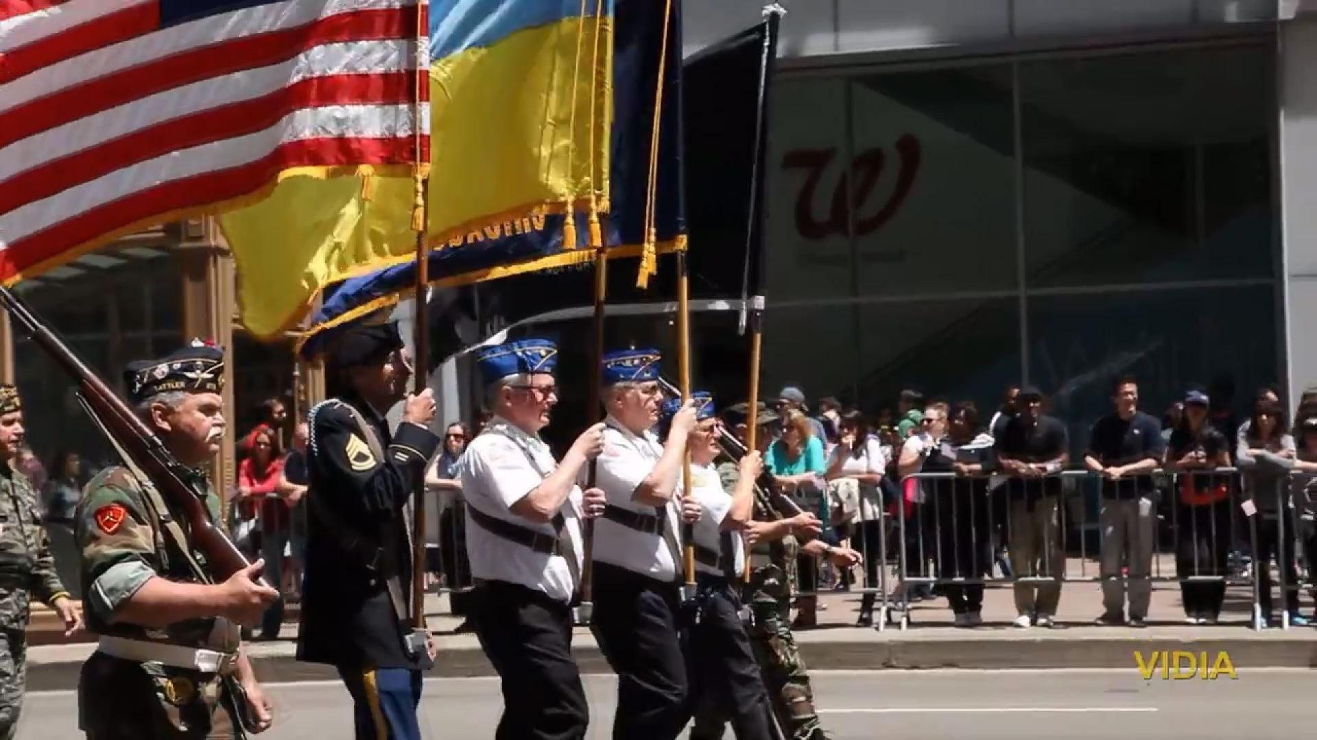 Украинцы маршировали по улицам Чикаго