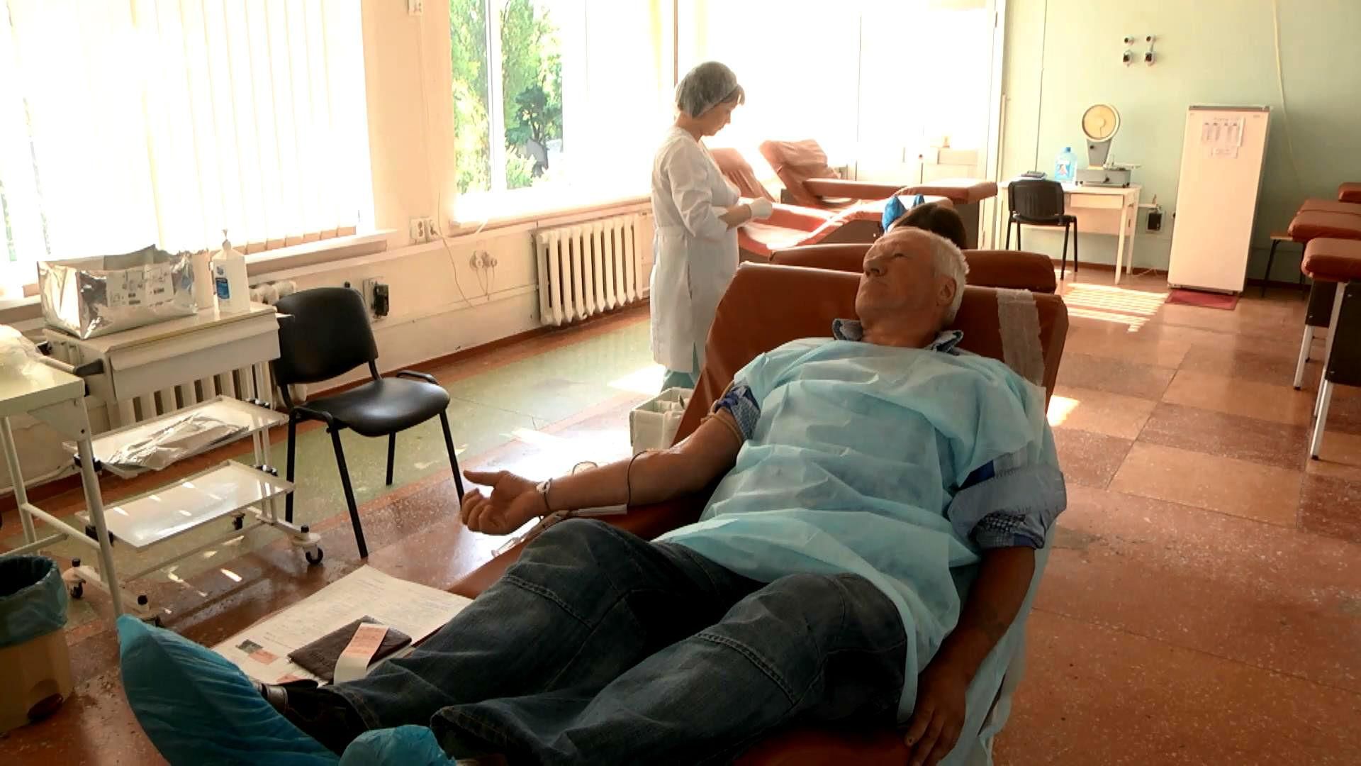 Кияни не хочуть здавати кров, бо в них сезон відпусток Кияни не хочуть здавати кров, бо в них сезон відпусток