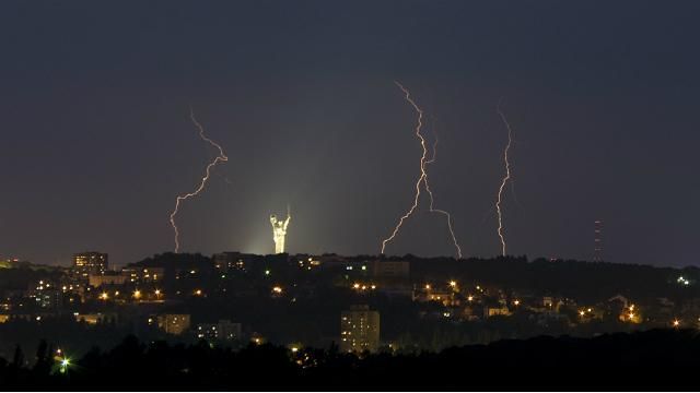 Киевлян предупредили о шторме