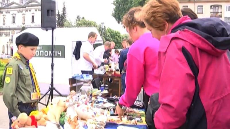 В Тернополе провели гаражную распродажу в поддержку украинских воинов В Тернополе провели гаражную распродажу в поддержку украинских воинов