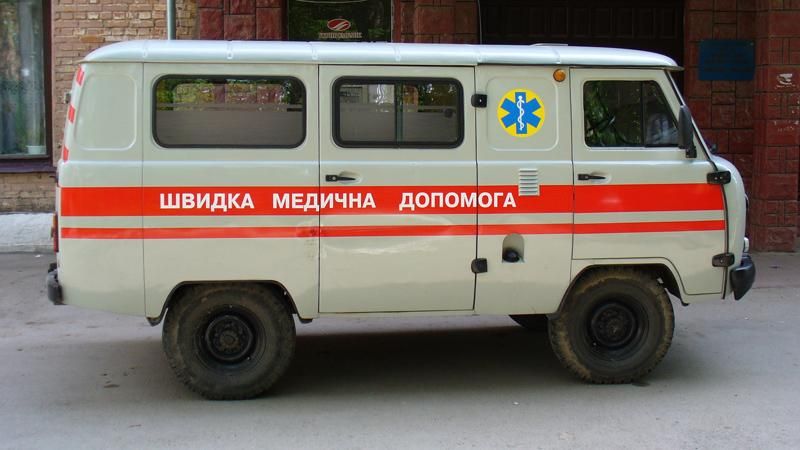 Бойовики розстріляли медичний військовий автомобіль, є жертви Бойовики розстріляли медичний військовий автомобіль, є жертви