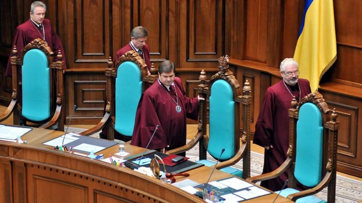 Чотирьох суддів допитали у справі про узурпацію влади Януковичем