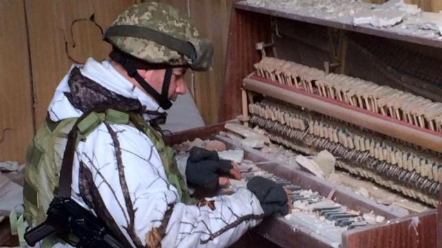 Героическая история "киборга", сменившего судейскую мантию на военную форму Героическая история "киборга", сменившего судейскую мантию на военную форму