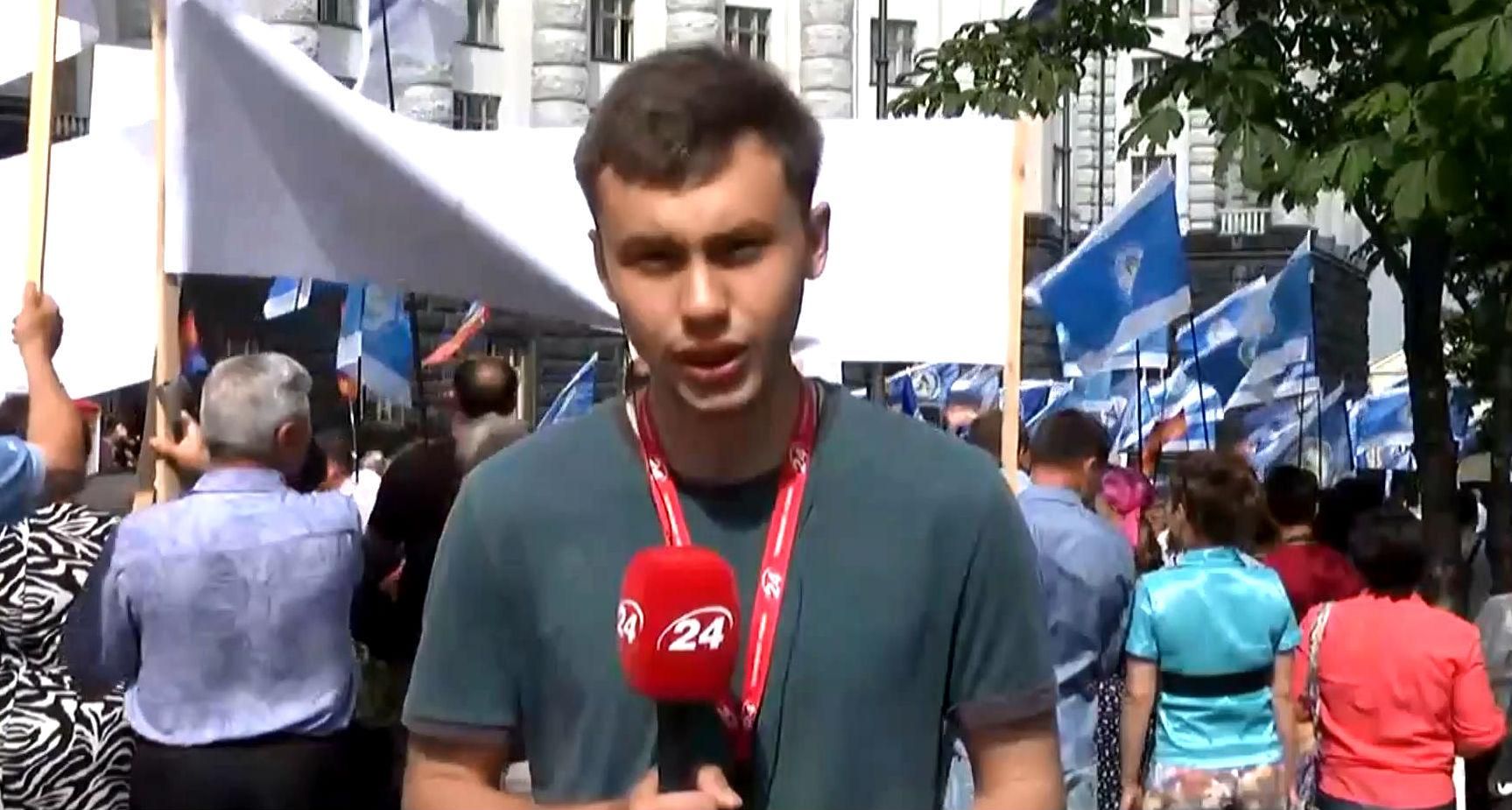 Профспілки протестують під Кабміном Профспілки протестують під Кабміном