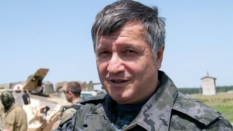 Аваков пропонує діяти як хунта і повністю ізолювати Донбас