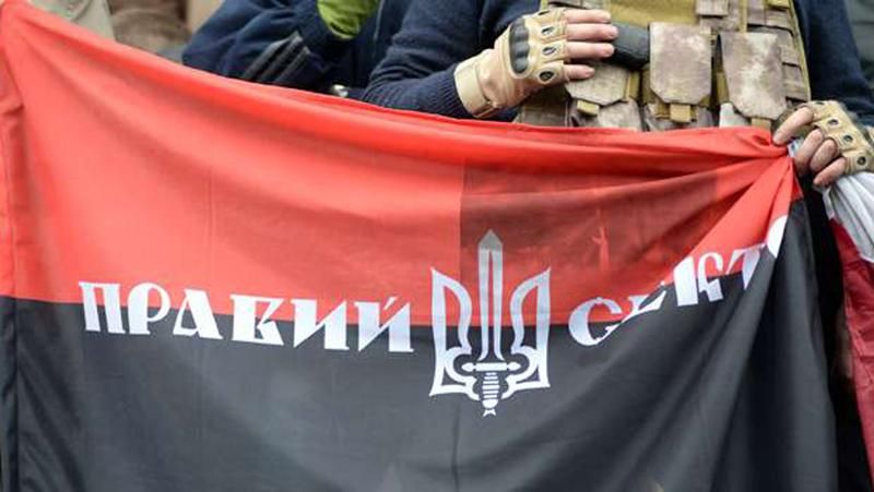 Медсестра "Правого сектора" підірвалась на фугасі: дівчині відірвало ноги Медсестра "Правого сектора" підірвалась на фугасі: дівчині відірвало ноги