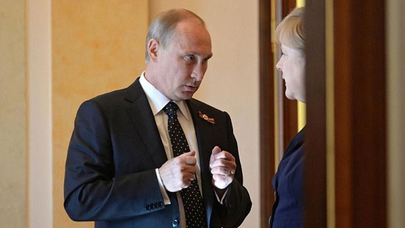 Стало відомо, як Меркель впрошувала Путіна заспокоїтися