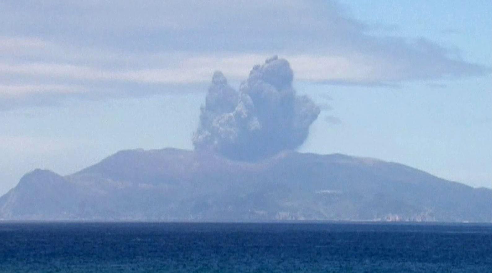 В Японии максимальный уровень опасности из-за извержения вулкана В Японии максимальный уровень опасности из-за извержения вулкана