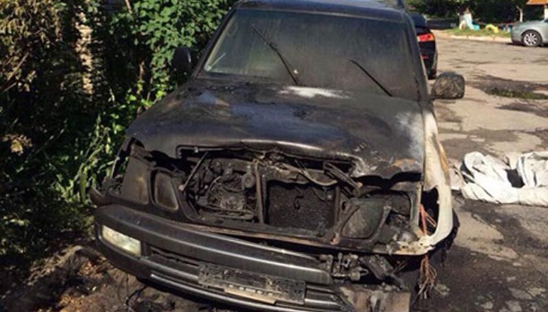 У Харкові волонтеру спалили машину У Харкові волонтеру спалили машину