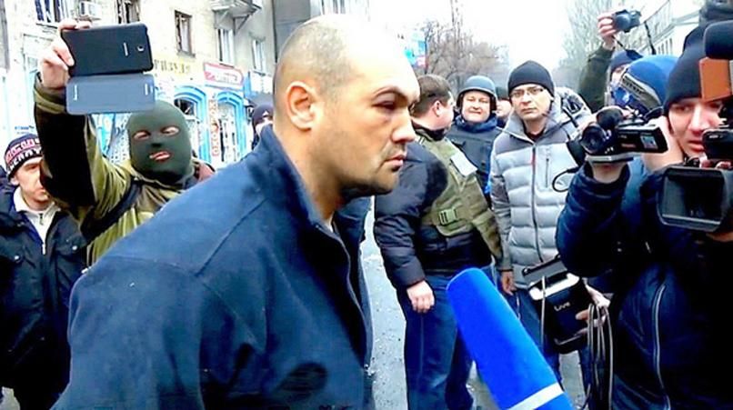 "Кіборг" Кузьміних розповів про полон: мені обіцяли посаду і звання в "ДНР" "Кіборг" Кузьміних розповів про полон: мені обіцяли посаду і звання в "ДНР"