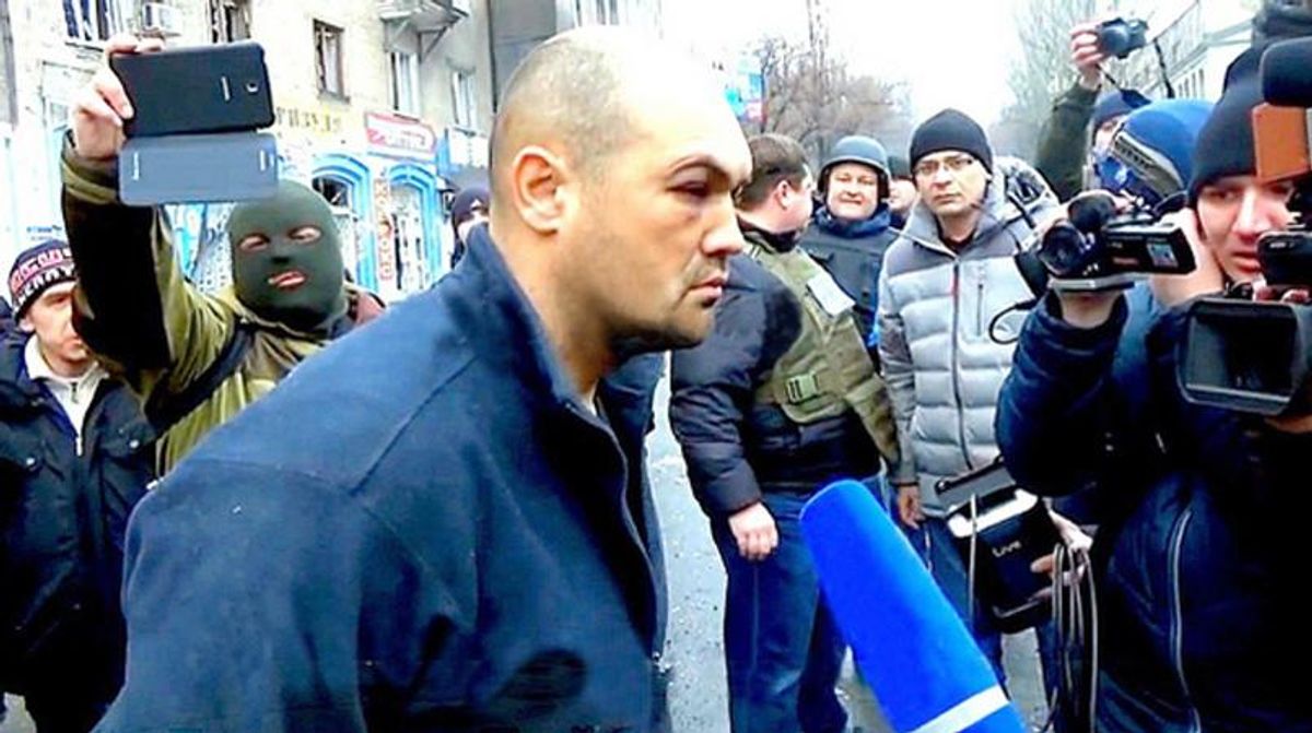 "Киборг" Кузьминых рассказал о плене: мне обещали должность и звание в "ДНР" "Киборг" Кузьминых рассказал о плене: мне обещали должность и звание в "ДНР"