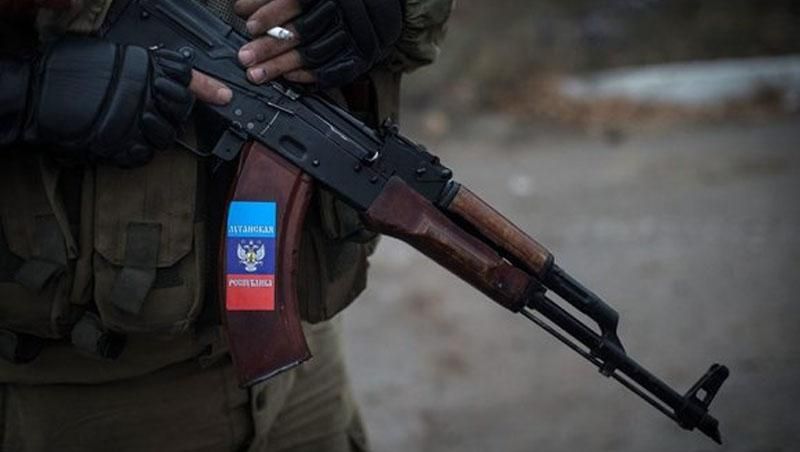 Луганчани вчинили самосуд над бойовиком, який насмерть збив жінку Луганчани вчинили самосуд над бойовиком, який насмерть збив жінку