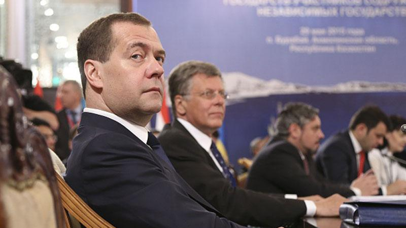 Медведев заговорил по-украински