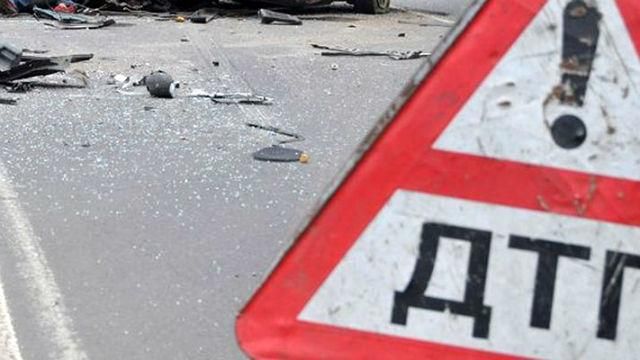 Масштабное ДТП под Киевом: столкнулись 3 авто и микроавтобус Масштабное ДТП под Киевом: столкнулись 3 авто и микроавтобус