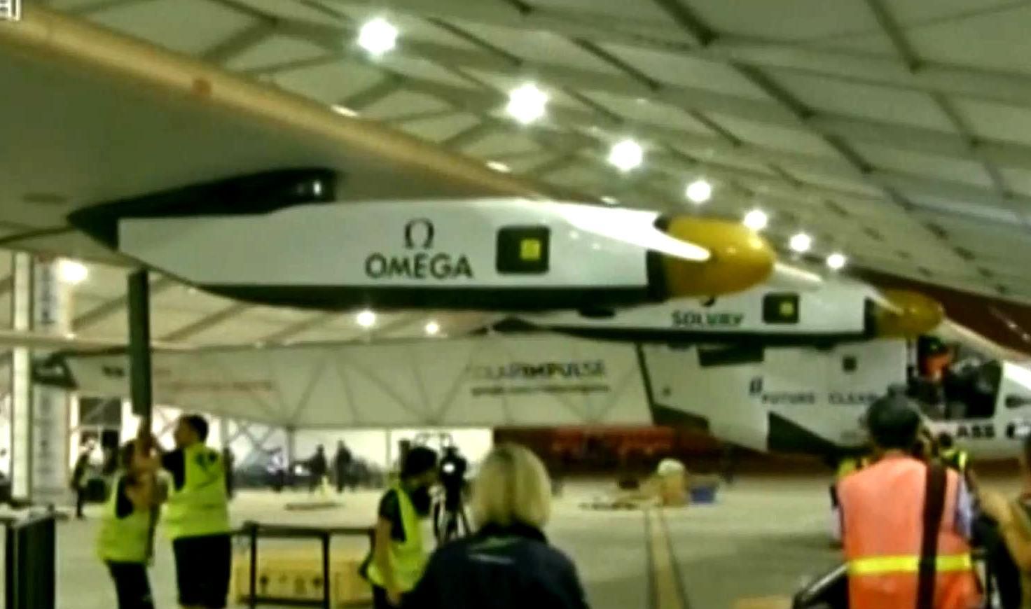 Самолет на солнечной энергии начал рекордный полет Самолет на солнечной энергии начал рекордный полет