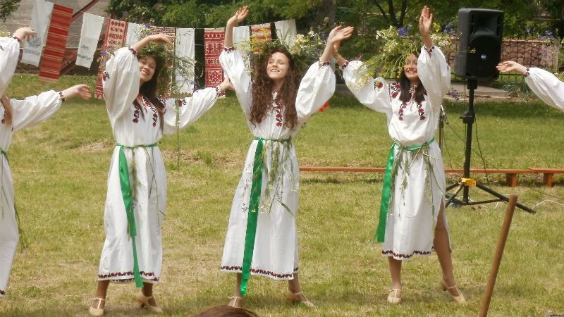 У Пирогово Трійцю відсвяткували за стародавніми звичаями У Пирогово Трійцю відсвяткували за стародавніми звичаями