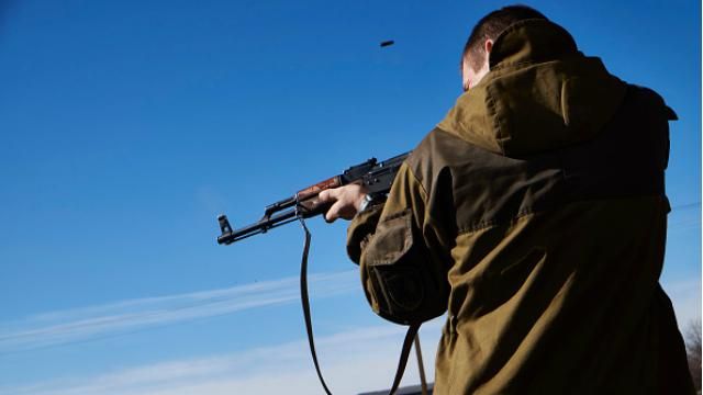 Боевики безжалостно обстреляли толпу людей на пропускном пункте Боевики безжалостно обстреляли толпу людей на пропускном пункте