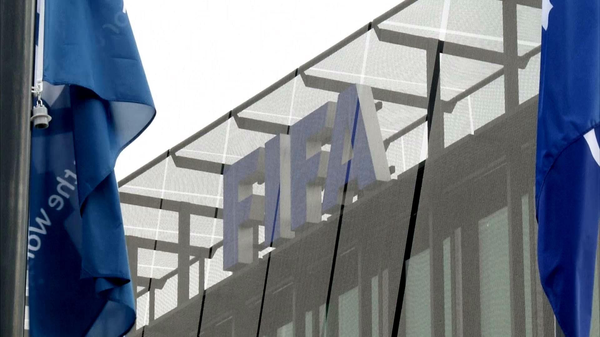 В ЮАР признались, что давали взятку вице-президенту ФИФА В ЮАР признались, что давали взятку вице-президенту ФИФА