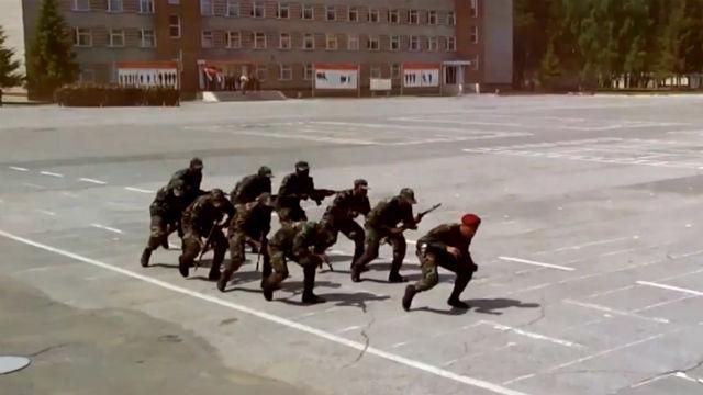 Поки українські бійці тренуються зі США, росіяни — з курсантами із Мозамбіку Поки українські бійці тренуються зі США, росіяни — з курсантами із Мозамбіку