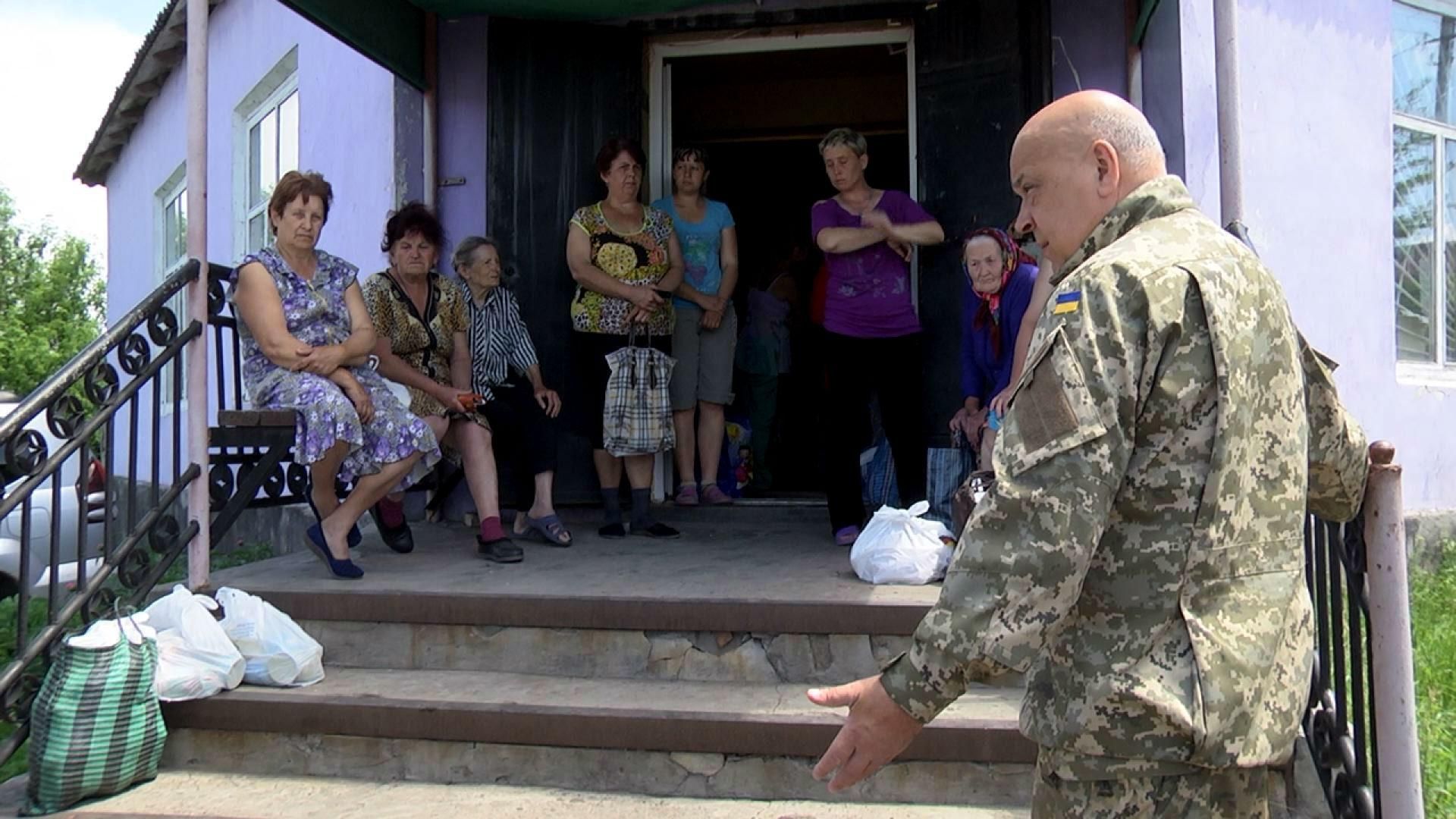 Як живуть люди під перехресним вогнем на Луганщині