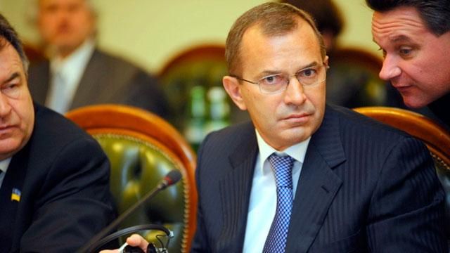 Среди элиты при власти существует заговор? Среди элиты при власти существует заговор?