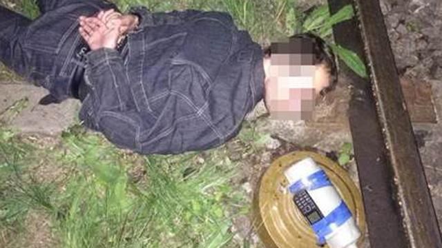 СБУ: На Харьковской железной дороге поймали диверсанта со взрывчаткой СБУ: На Харьковской железной дороге поймали диверсанта со взрывчаткой