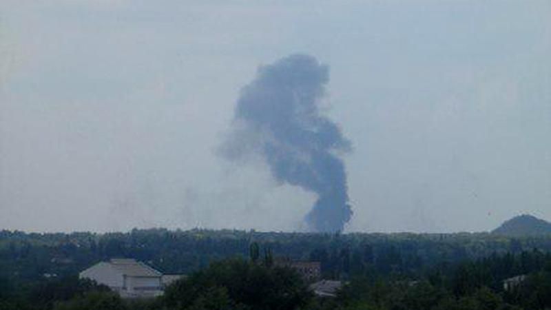 Пекло в Мар'їнці: вражаючі відео з місця події Пекло в Мар'їнці: вражаючі відео з місця події