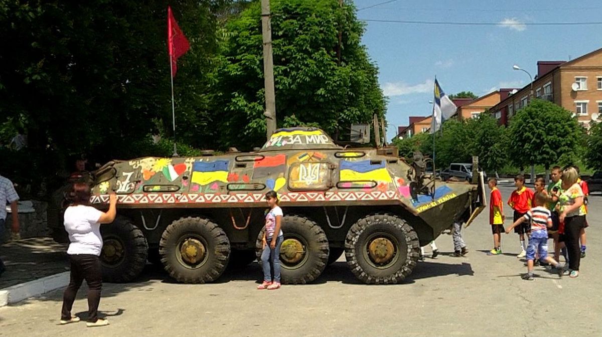 В АТО поїде БТР-розмальовка В АТО поїде БТР-розмальовка