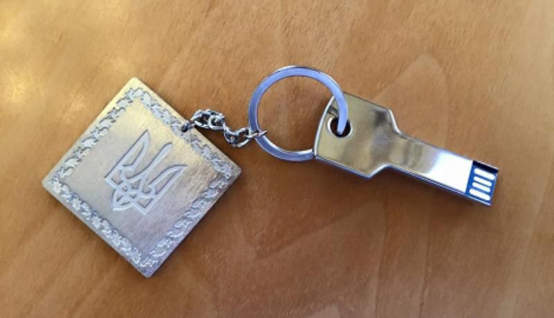 Цифра дня: Порошенко раздал нардепам флешки на 84 тысячи 200 гривен Цифра дня: Порошенко раздал нардепам флешки на 84 тысячи 200 гривен