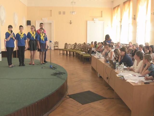 Молодь вчиться заощаджувати електроенергію Молодь вчиться заощаджувати електроенергію