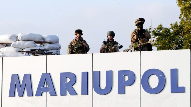 Возле Мариуполя перекрыли дороги из-за угрозы террористов Возле Мариуполя перекрыли дороги из-за угрозы террористов