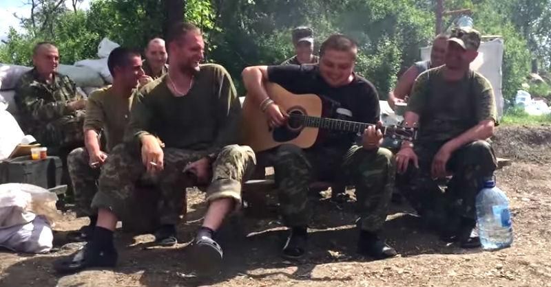 Українські захисники в перерві між боями грають пісні Скрябіна