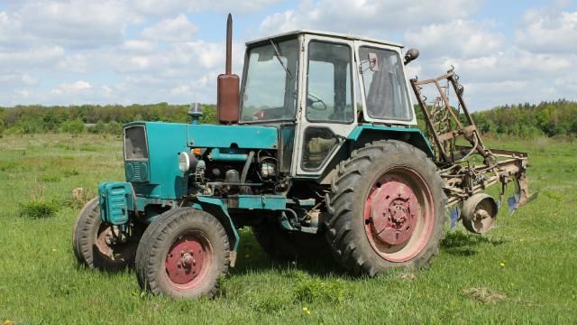 На Луганщині підірвався тракторист
