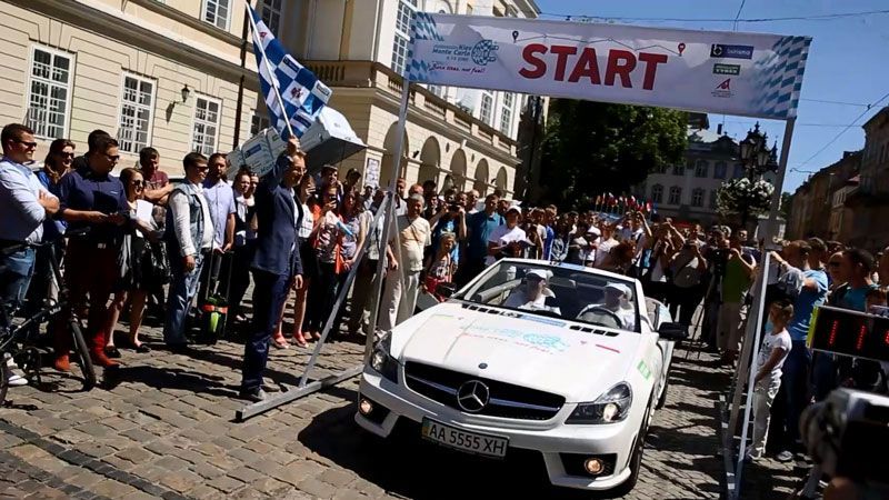 Легендарний електрокар Tesla приїхав з Києва до Львова Легендарний електрокар Tesla приїхав з Києва до Львова