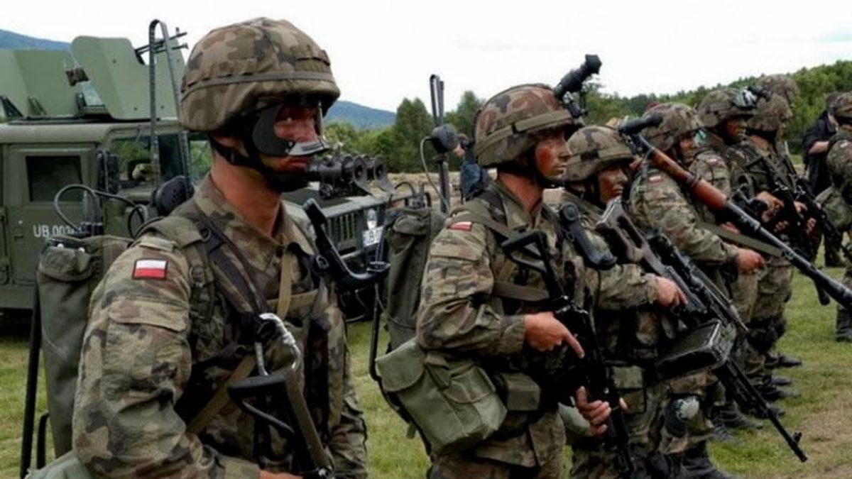 Польша готовится к агрессии России и вооружает граждан Польша готовится к агрессии России и вооружает граждан