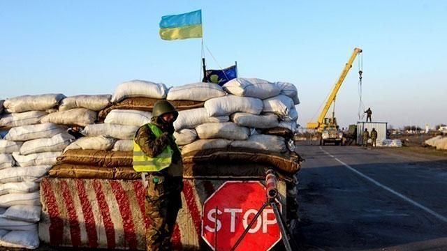 Співробітники податкової міліції врятували дитину з Мар'їнки Співробітники податкової міліції врятували дитину з Мар'їнки