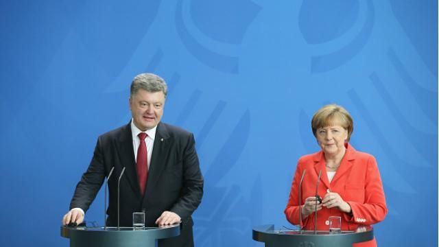 Порошенко до Меркель: прогресу із звільнення заручників немає Порошенко до Меркель: прогресу із звільнення заручників немає
