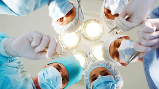 Лікарі у Полтаві прооперували 3-річній дівчинці не ту нирку Лікарі у Полтаві прооперували 3-річній дівчинці не ту нирку