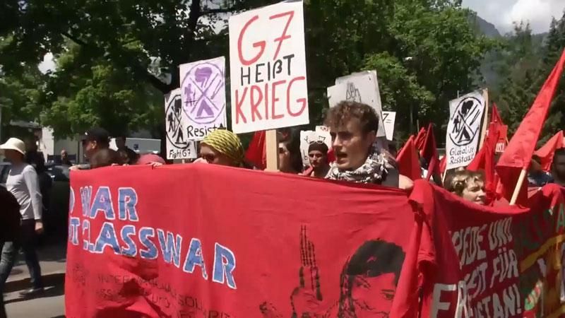 Німці вийшли на марш протесту проти саміту G-7 Німці вийшли на марш протесту проти саміту G-7