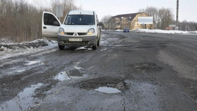 Міністр інфраструктури зізнався, за які гроші ремонтуватимуть дороги
