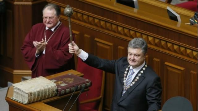 Порошенко рік тому присягнув на вірність Україні Порошенко рік тому присягнув на вірність Україні