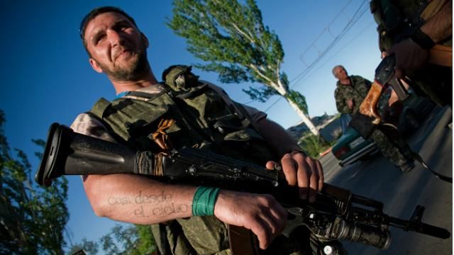 Боевики учатся стрелять возле жилых домов Боевики учатся стрелять возле жилых домов