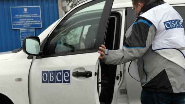 Бойовики обстріляли спостерігачів ОБСЄ Бойовики обстріляли спостерігачів ОБСЄ