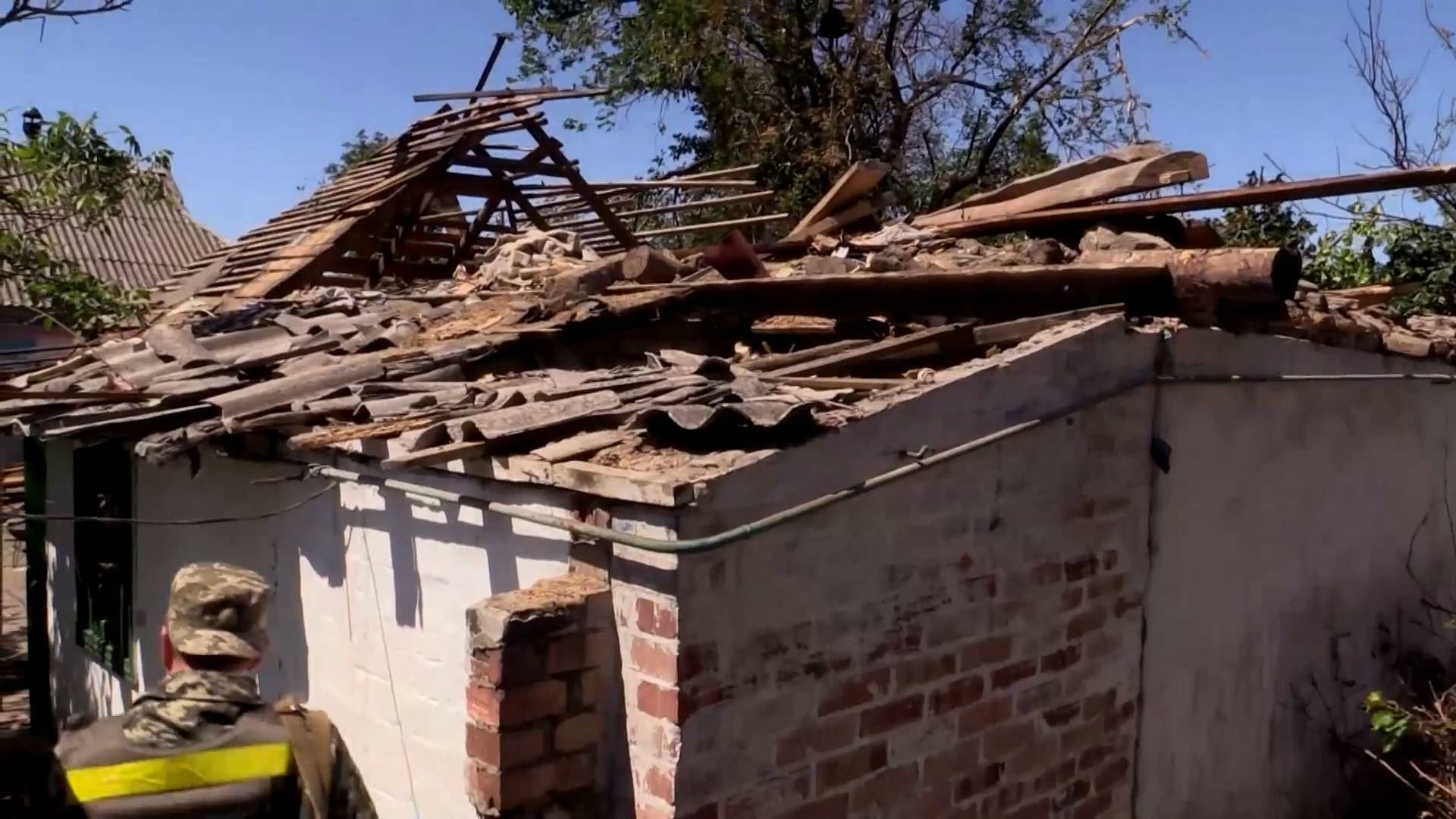 Жителі Мар'їнки розповіли про пекло, яке їм влаштували терористи Жителі Мар'їнки розповіли про пекло, яке їм влаштували терористи
